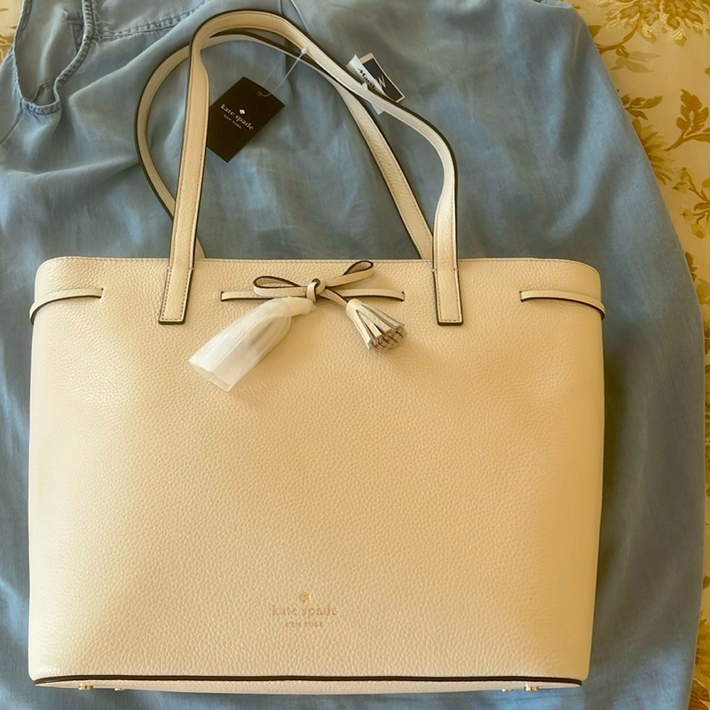 Kate Spade New York large off-white tote with zipper